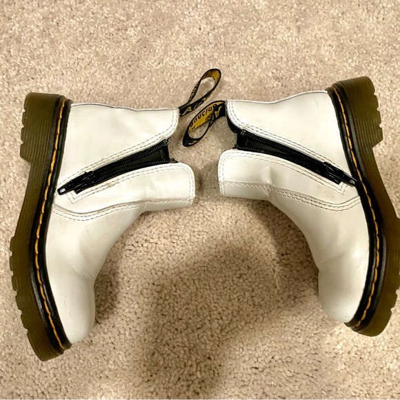 Dr. Martens toddler Chelsea zipper boots size 7. - Picture 7 of 8